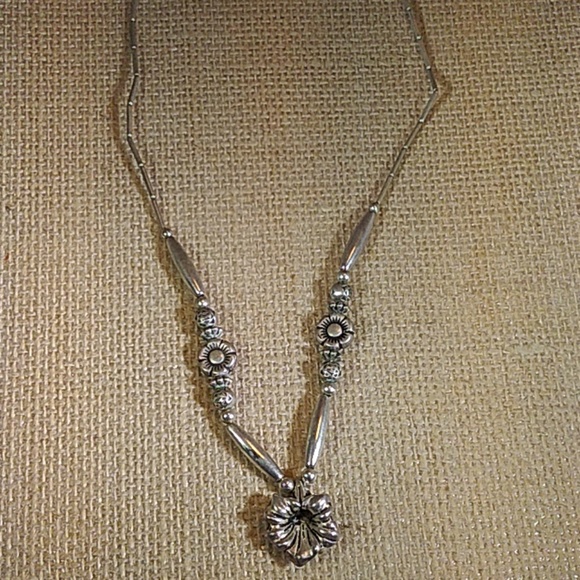 Flower Beaded Necklace Silvertone --21 - Picture 3 of 4